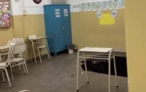 Un socavón se abrió en un aula de una escuela de Sunchales.