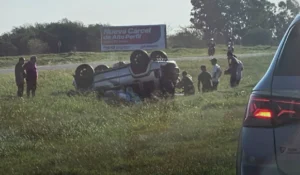 Importante vuelco en la autopista Rosario-Cordoba.