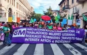 Miles de mujeres marcharon por el 8M en Rosario.