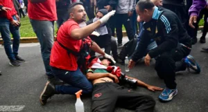 Fotógrafo grave por los incidentes frente al Congreso.