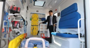 Maximiliano Pullaro entregó 174 ambulancias a Santa Fe.