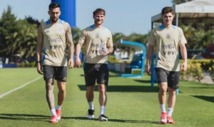 Argentina enfrenta a Uruguay en Montevideo con varias bajas.