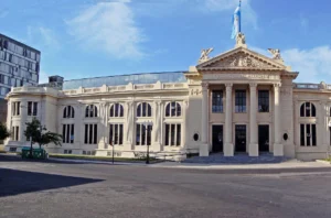 La UNR prepara remodelacion de edificios históricos por el Tricentenario.