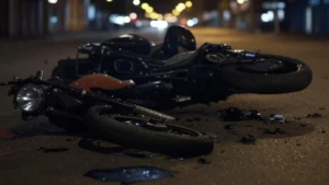 Joven grave por chocar con su moto en Barrio Municipal.