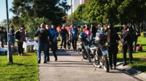 Desalojan feriantes en Dorrego y el Río.