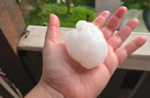 Fuerte temporal de granizo en Rosario.