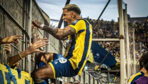 Rosario Central juega ante Huracán por los cuartos de final del Torneo Apertura.
