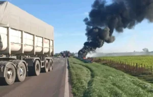 Choque entre ambulancia y camión en Elortondo deja dos muertos.