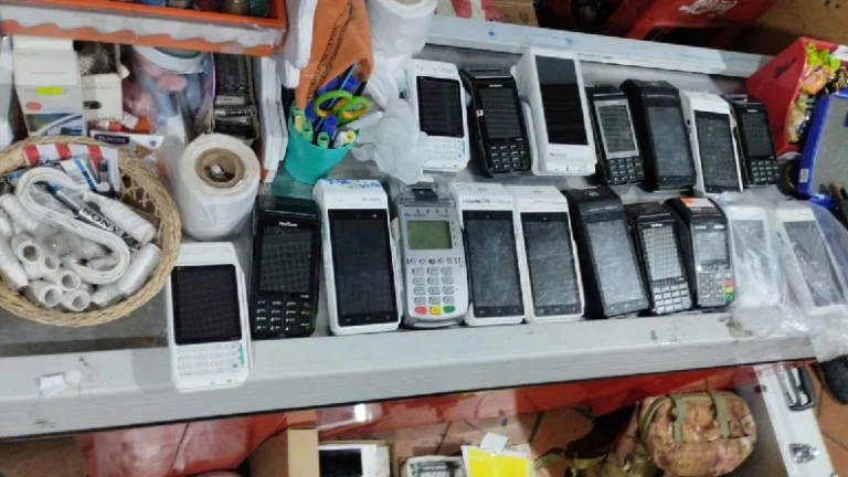 Varios allanamientos en supermercados chinos por estafas.