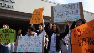 El Gobierno anunció un aumento para los residentes del Garrahan.