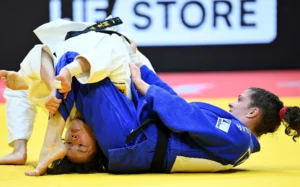 Luchadora estrangulada en el Mundial de Judo.