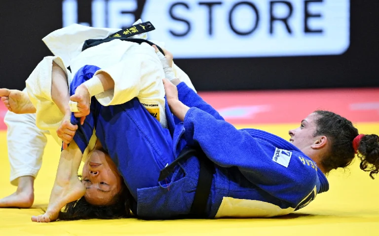 Luchadora estrangulada en el Mundial de Judo.