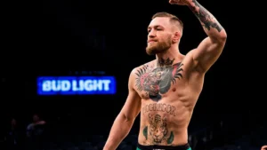 Conor McGregor a las piñas en Ibiza.