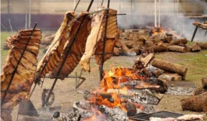 Ybarlucea se prepara para el concurso de asado a la estaca.