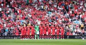 Liverpool volvió a jugar tras la muerte de Diogo Jota.