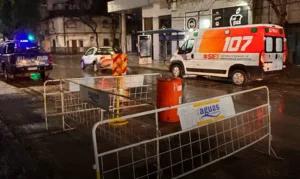 Mujer en moto choca contra corralito en Echesortu.