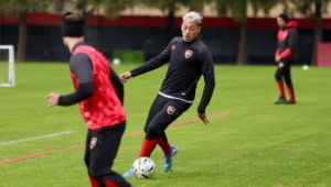 Newell's enfrenta a Aldosivi en Mar del Plata.