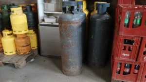Clausuran depósito de garrafas en Barrio Triángulo.