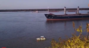 Pescador cayó al río en Puerto Norte.