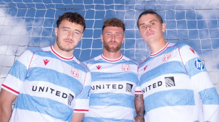 Wrexham lanza una camiseta en homenaje a Argentina.