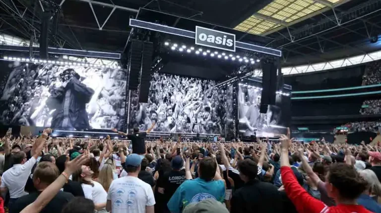 Tragedia durante un show de Oasis en Wembley.