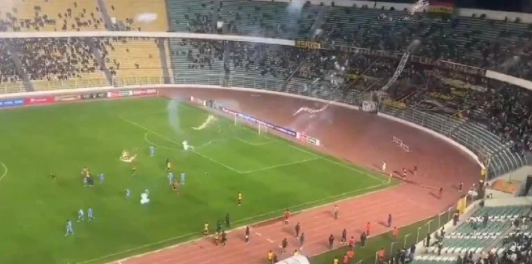 La barra de The Strongest atacó a sus propios jugadores.