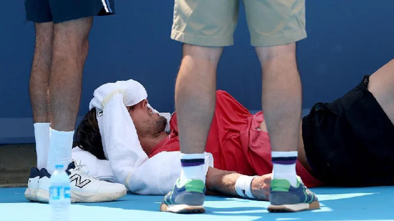Arthur Rinderknech sufre un golpe de calor en el Masters 1000 de Cincinnati.