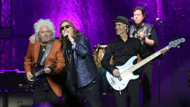 Toto regresa a la Argentina.