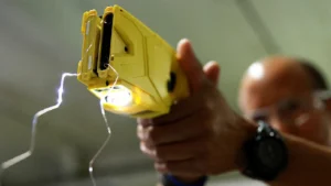 Comenzó la capacitación en el uso de pistolas Taser.