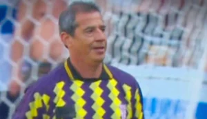 El ex arquero chileno Patricio Toledo sufre una muerte súbita y es reanimado.
