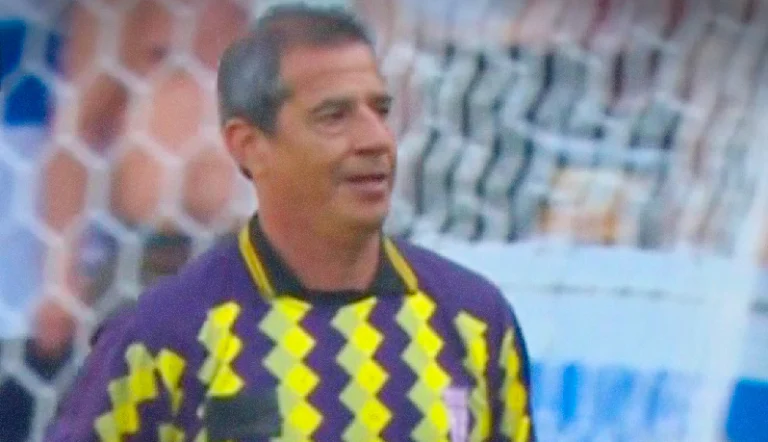 El ex arquero chileno Patricio Toledo sufre una muerte súbita y es reanimado.