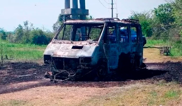 Hallan restos óseos en una camioneta incendiada en Santo Tomé.