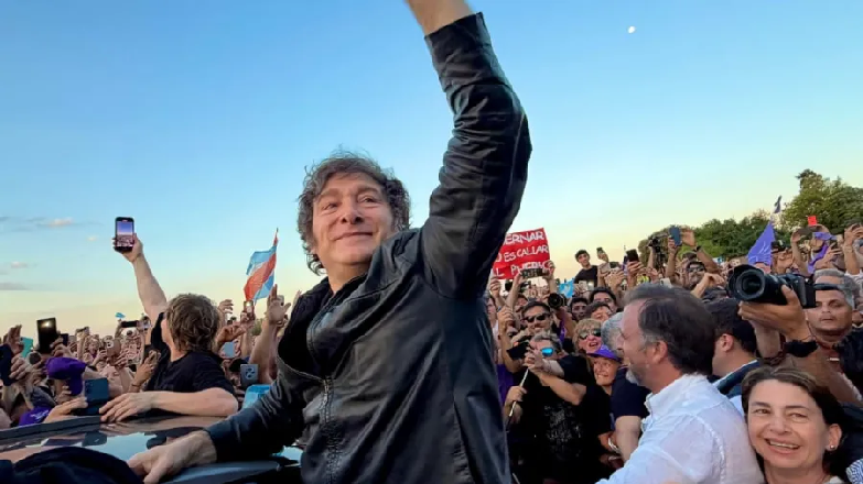 Milei estuvo de campaña en Paraná.