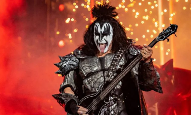 Gene Simmons sufrió un accidente con su camioneta.