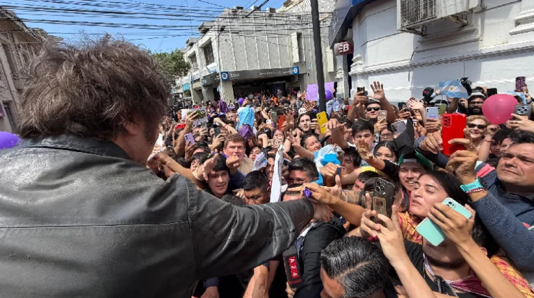 Milei visita Santiago del Estero y Tucumán.