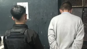 Joven muerto en la costa central tras intento de robo.