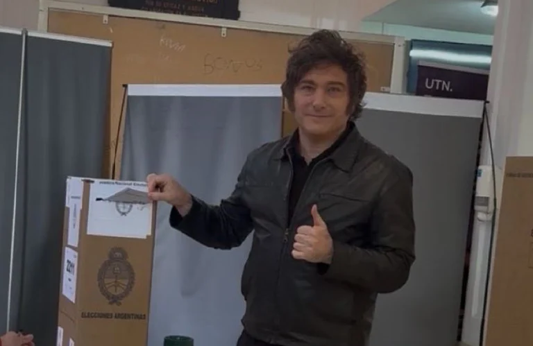 Javier Milei votó esta mañana en Almagro.