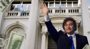 Bajó el dólar y subieron los bonos tras el triunfo de Milei.