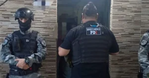 Varios allanamientos para dar con prófugo tras asalto a chofer de Uber.