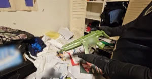 Detienen en Buenos Aires a adolescente que planeaba un ataque escolar.