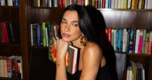 Dua Lipa recomendó un libro de Mariana Enriquez.
