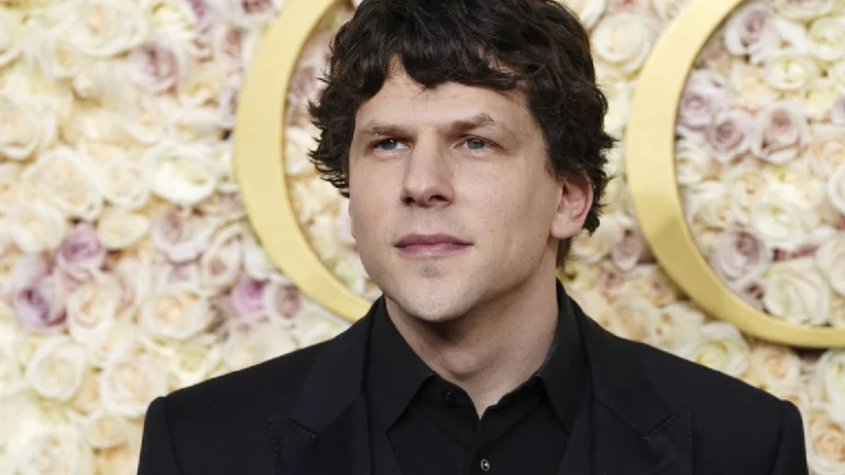 Jesse Eisenberg le donará un riñón a un desconocido.