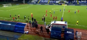 Muere el DT Mladen Zizović de un paro cardíaco.