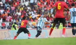 Argentina derrotó a Angola 2-0 en Luanda