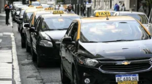 Titulares de taxis se oponen al aumento de tarifa