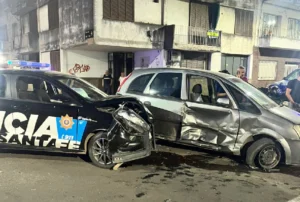 Accidente entre patrullero y coche particular en Zona Centro