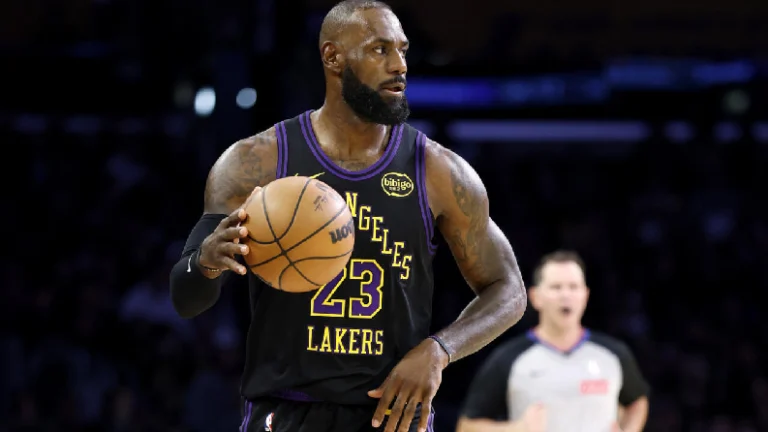 LeBron James rompe un importante récord en la NBA