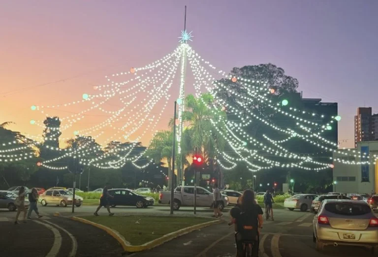 El tradicional arbolito se enciende el 8 de diciembre