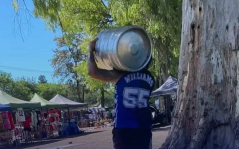 Vuelca un camión con cerveza en Santa Fe y se roban la carga