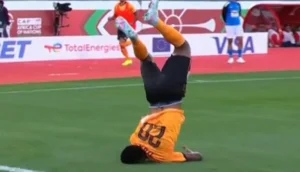 El peligroso festejo de Patson Daka